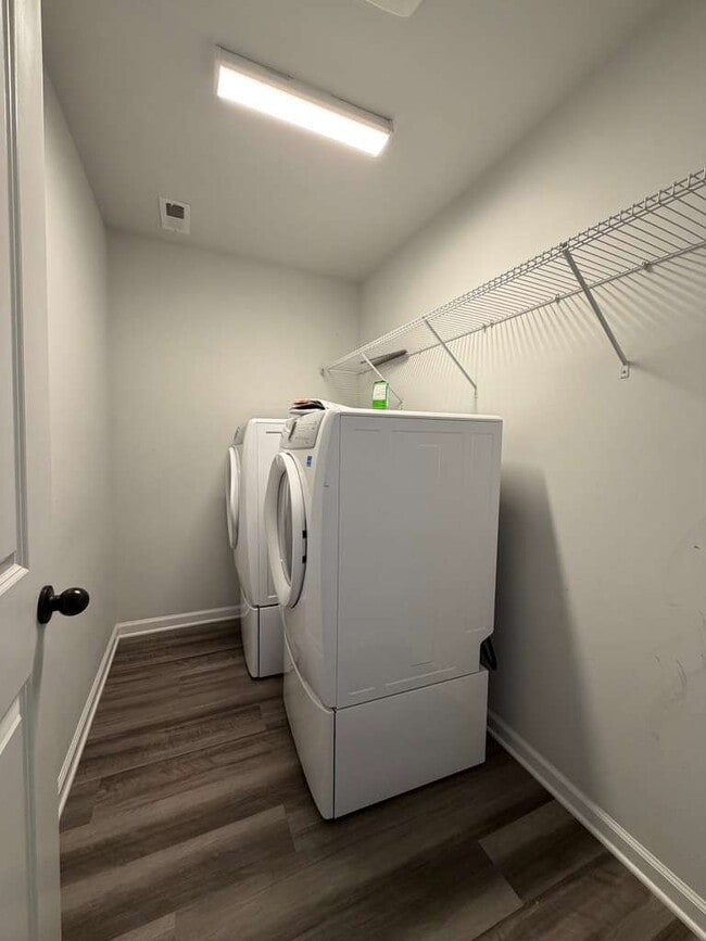 Building Photo - 2029 Statesville Ave