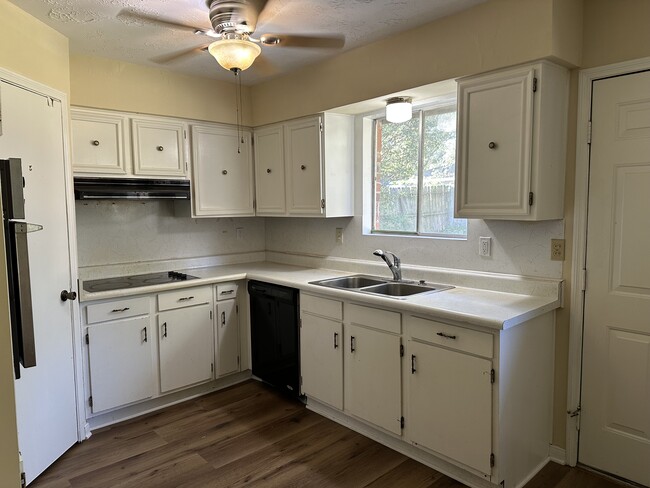 Building Photo - 8419 Bandridge Rd