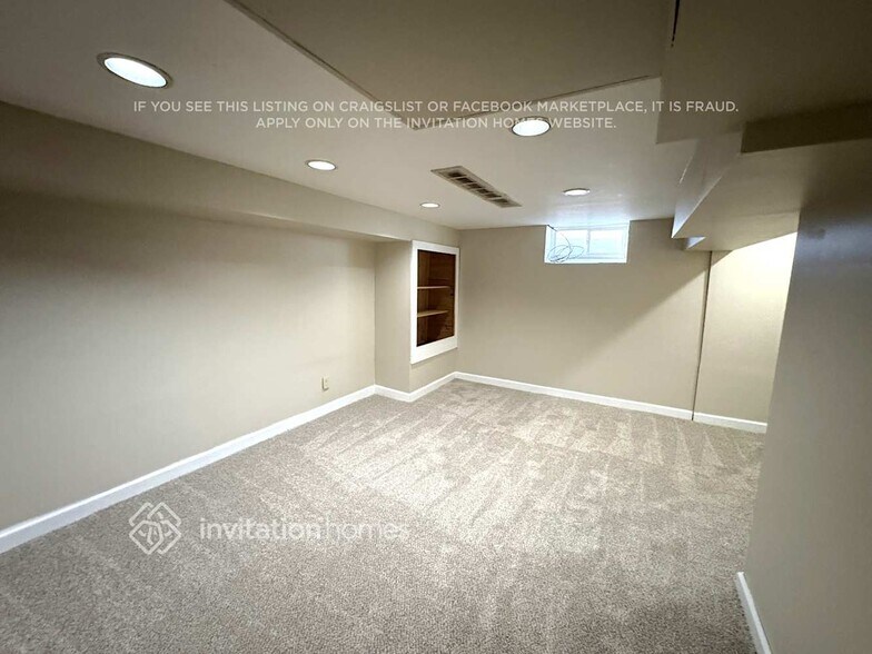 Building Photo - 1923 Arlington Ave E