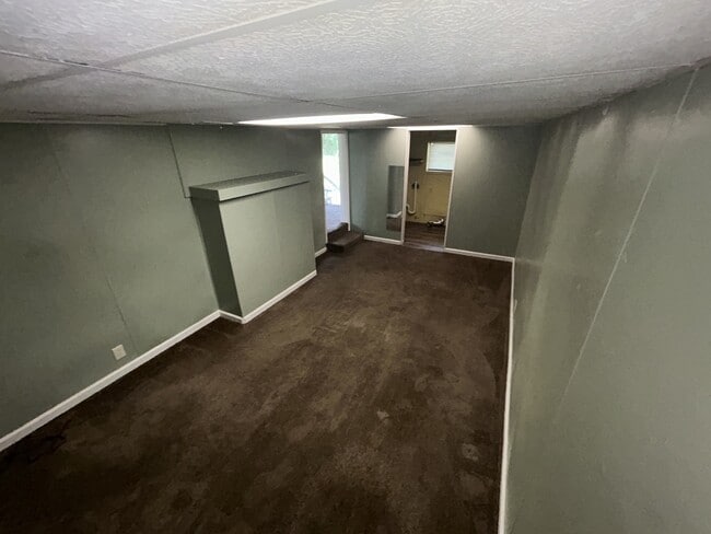 Building Photo - 517 Lakewood Rd