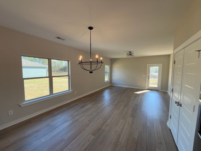 Building Photo - Home for rent in Riverside!