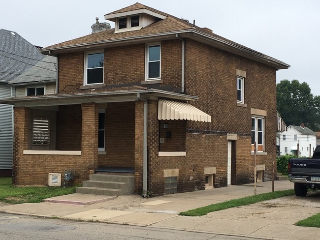 Building Photo - 1065 E 1st Ave
