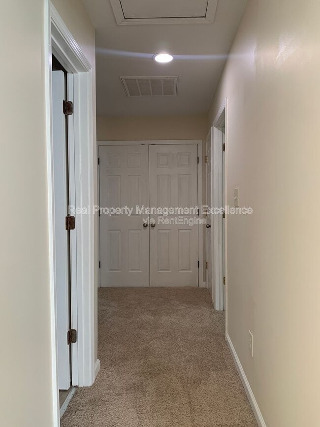 Building Photo - 5611 Sojourn Dr