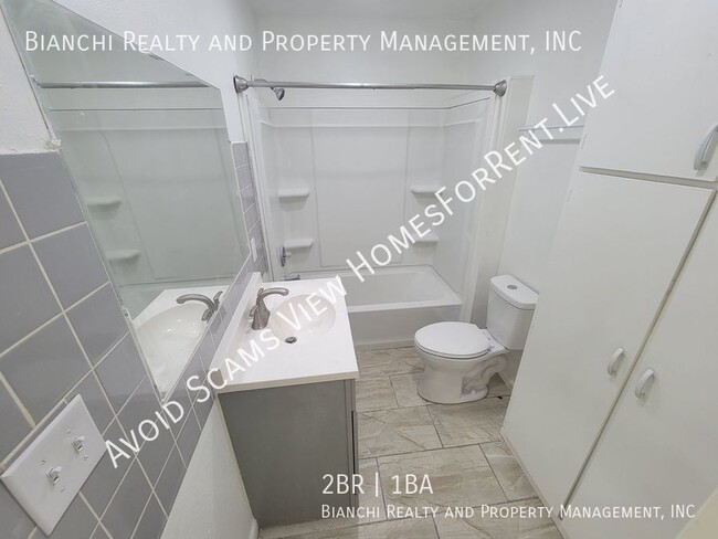 Building Photo - $500 off 1st Month's Rent - 2/1 Central to...