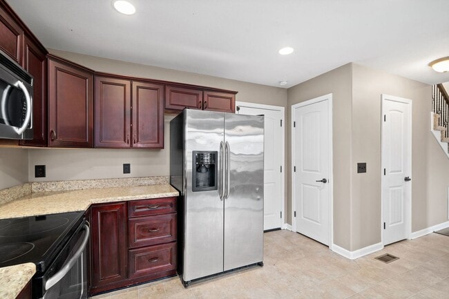 Building Photo - Pet Friendly Three Bedroom with Bonus!