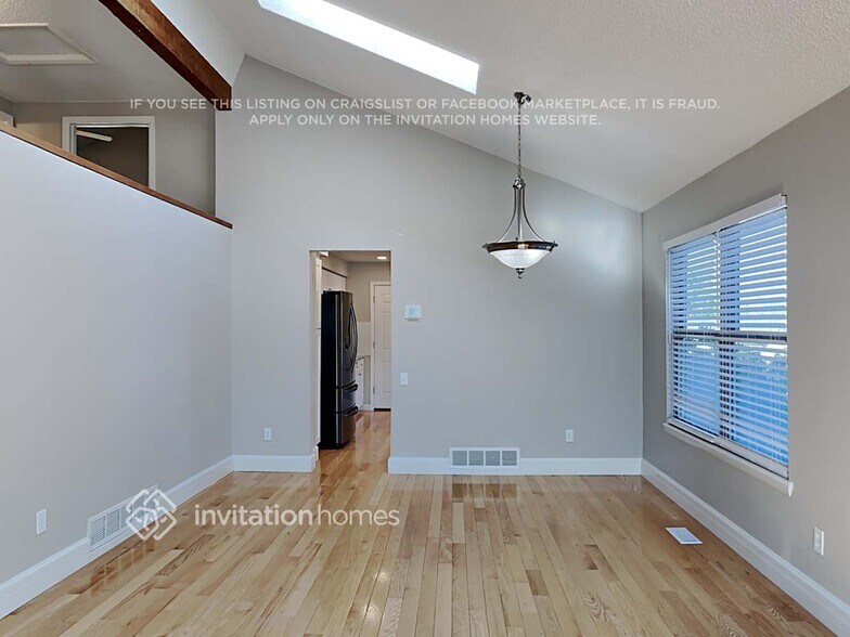Building Photo - 8355 Avens Cir