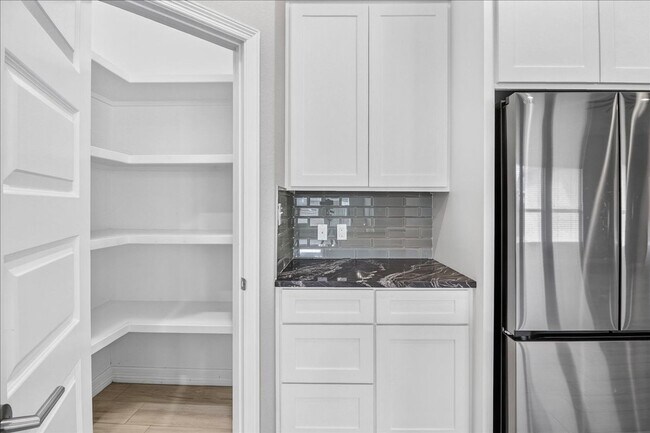Building Photo - 6718 Stuyvesant Ct