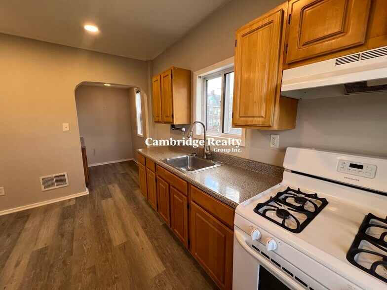 Building Photo - 15 Hudson St