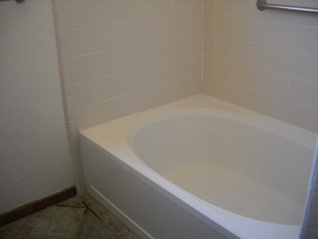 Building Photo - 2210 S Iris Dr