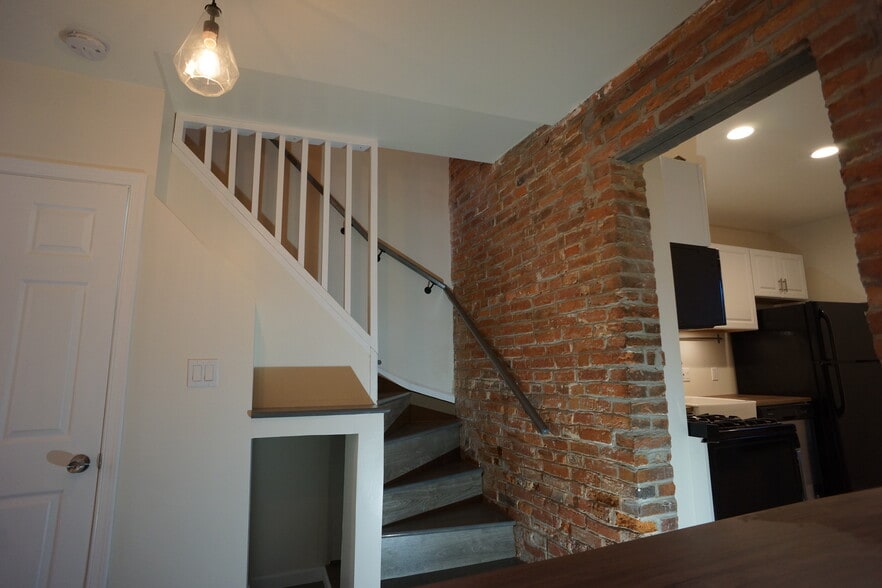 Building Photo - 907 Lemmon St