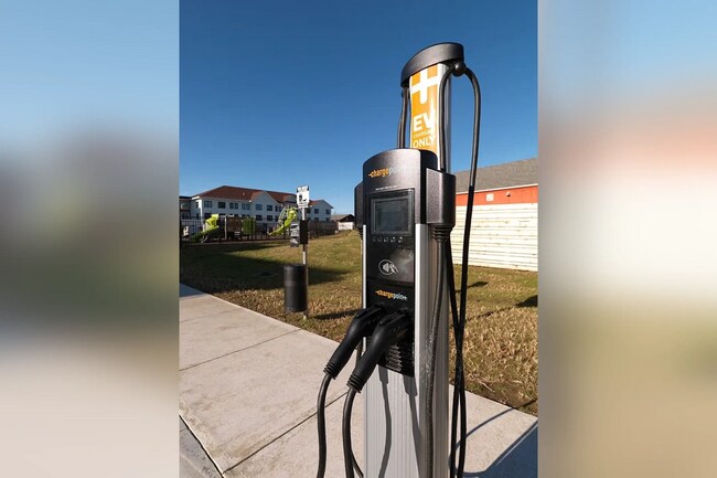 Building Photo - 75 Cowles Ln