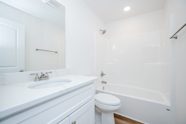 Building Photo - 402 Manly Way