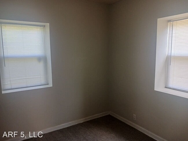 Building Photo - 2 br, 1 bath House - 743 N Kiger Road