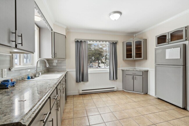Building Photo - Beautifully Updated Spokane Valley Home with a Mother in Law Suite