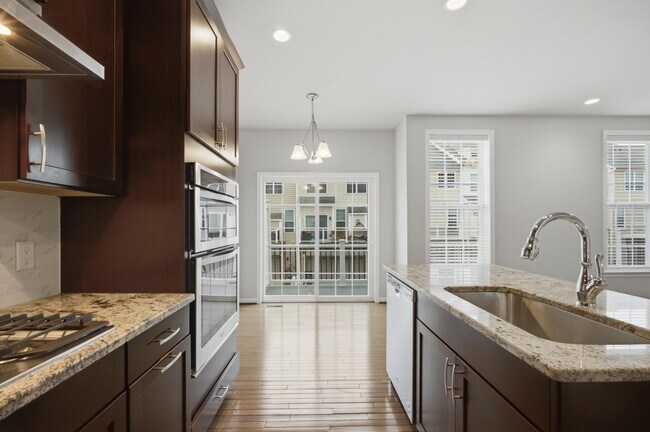 Building Photo - 2780 Ashcombe Dr.
