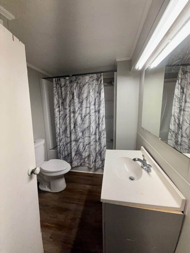 Building Photo - 3 Bedroom 2 Bathroom Home for Rent