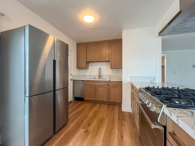 Interior Photo - 3315 W 104th St