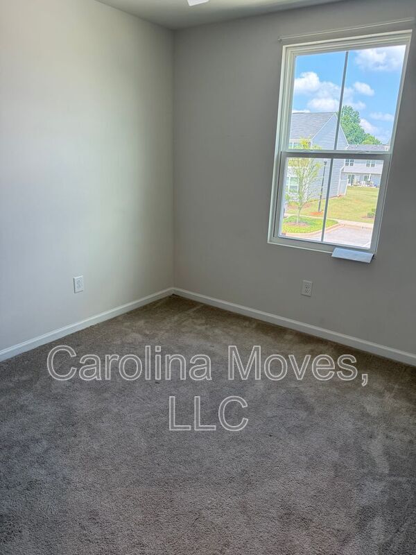 Building Photo - 126A Fernside Ct