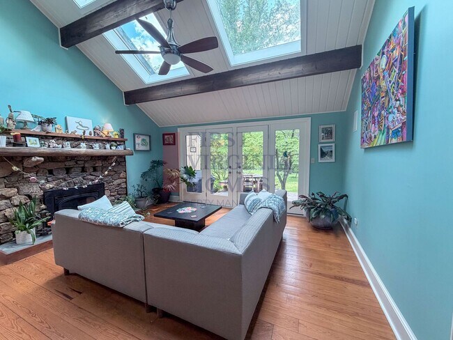 Building Photo - Furnished 4Bedroom/3.5 Bath Home in Ivy