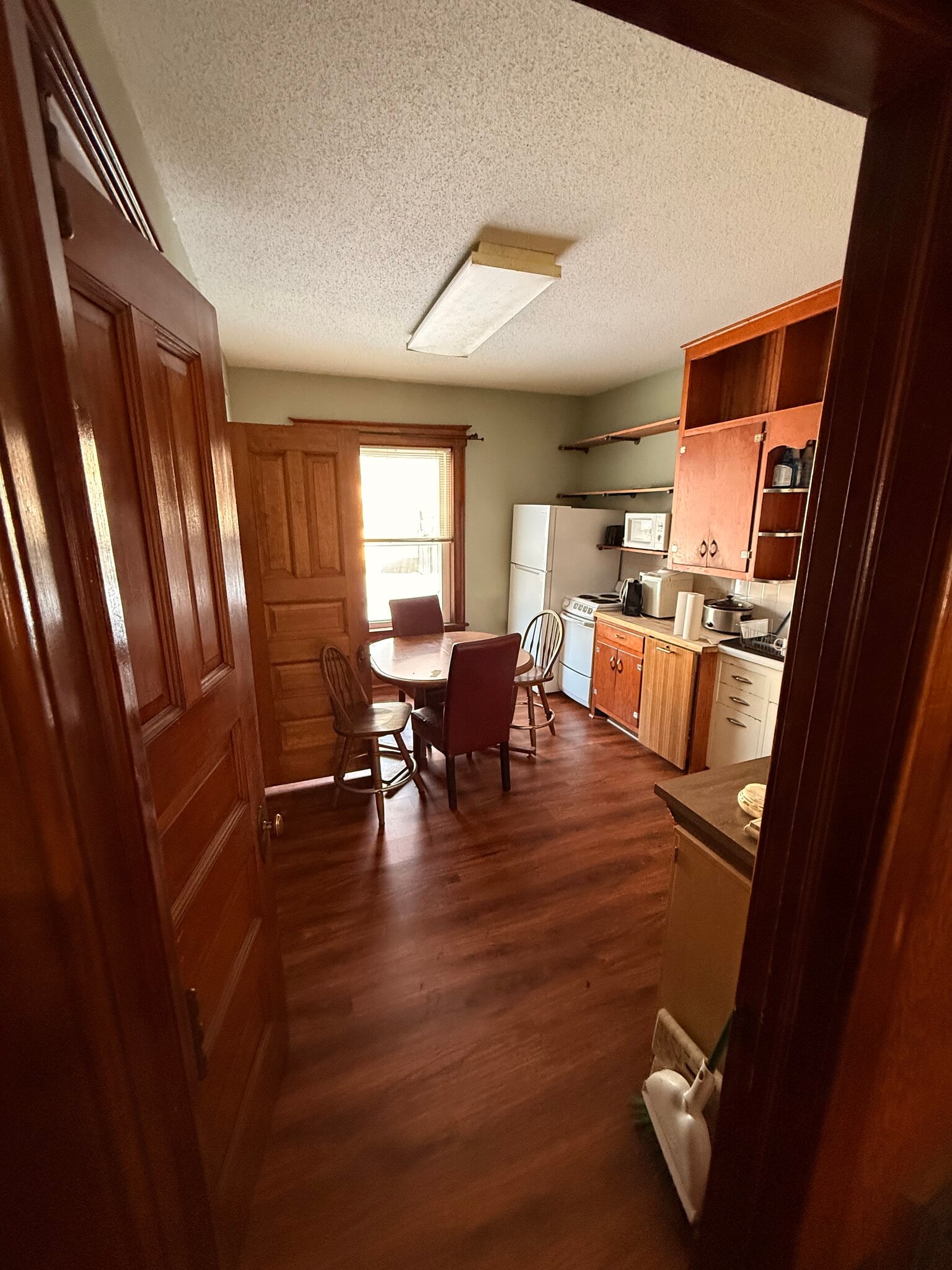 Kitchen - 309 E 1st St