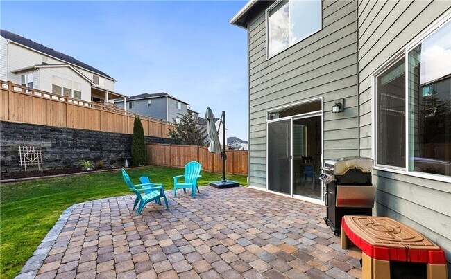 Building Photo - Beautiful large 4 bedroom home in the High...