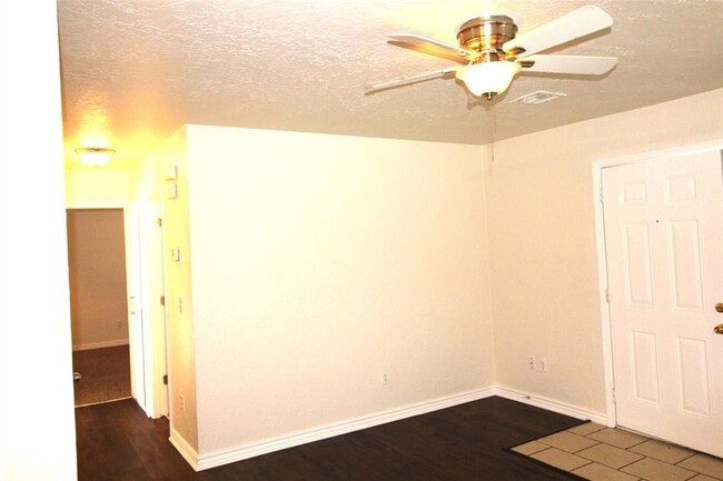 Building Photo - 118 NE 12th St