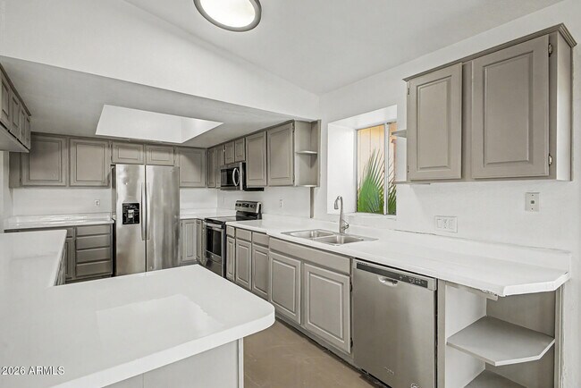 Building Photo - 16223 N 40th Pl