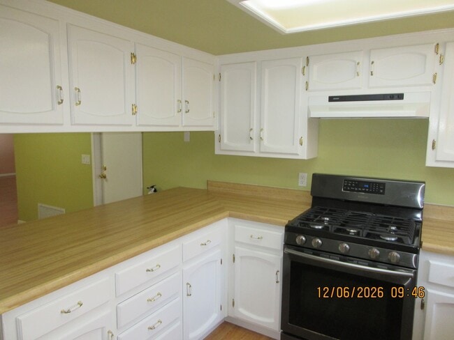 Building Photo - Beautiful and Spacious 4bd 2ba