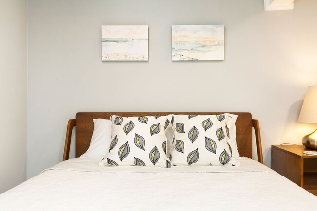 Building Photo - 4042 1st Ave NE