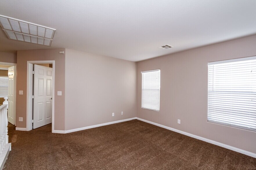 Building Photo - 10293 Burning Bush St