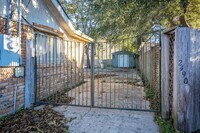 Building Photo - 3 Bedroom 2 Bath Back Bay Luxury Rental Home