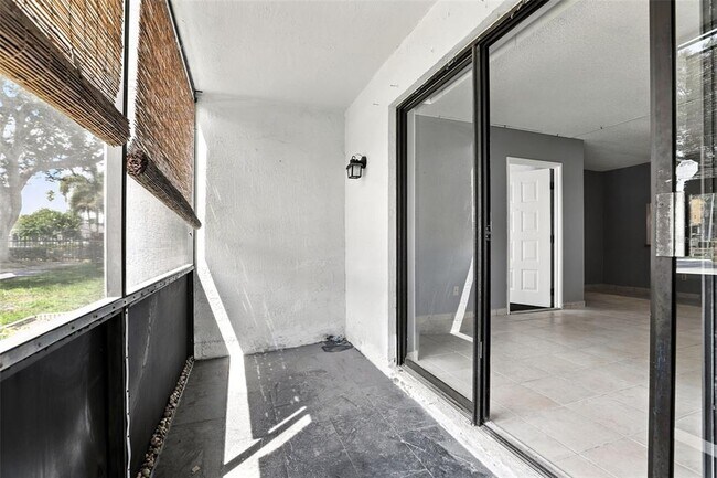 Building Photo - 8201 Sun Spring Cir