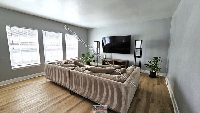 Building Photo - 2 Bedroom 1 Bath in Historic Folsom