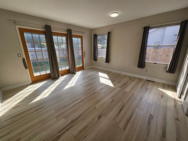 Building Photo - 3 bed, 2 bath, Mishawaka