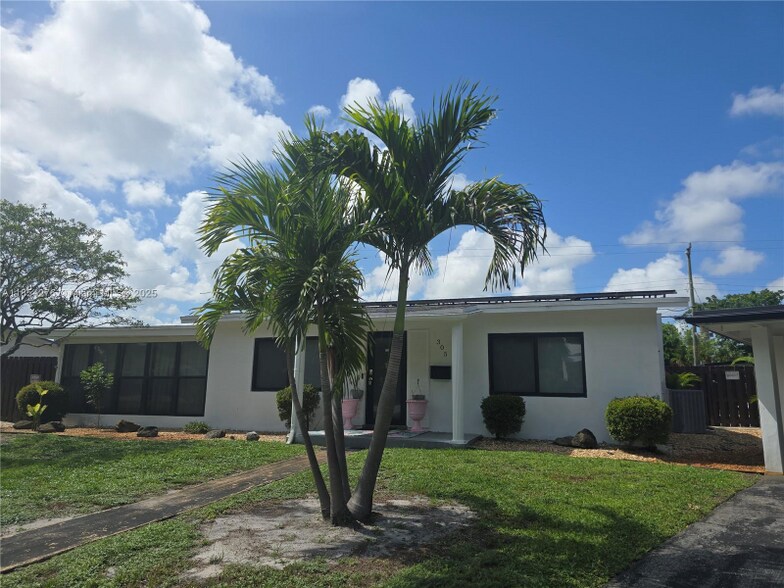 Building Photo - 305 NE 27th St