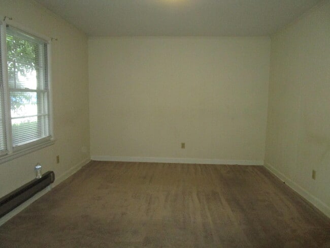 Building Photo - 211 W Hampton Ave