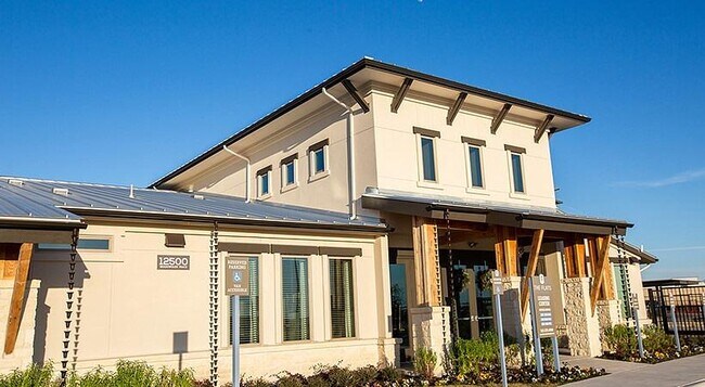 Building Photo - 12500 Shadowglen Trce