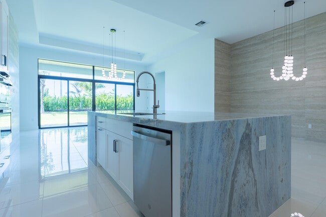 Building Photo - 9597 Regal Palm Ct