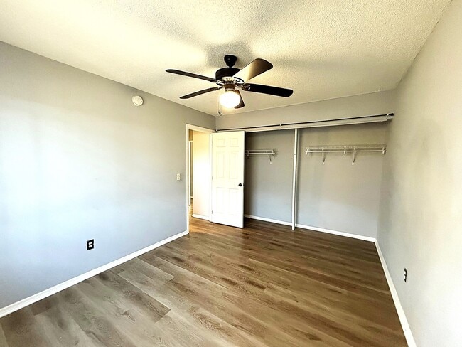 Building Photo - 5401 Pinetrail Way