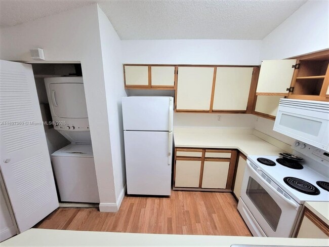 Building Photo - 2445 SW 18th Terrace