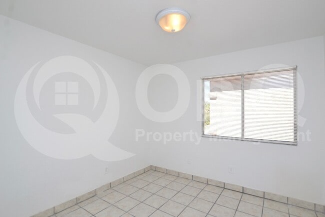 Building Photo - 10713 W Montecito Ave
