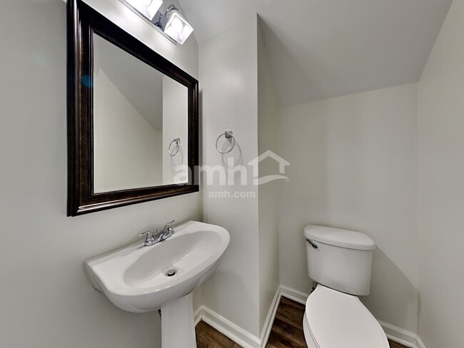 Building Photo - 407 Pine Hill Ln