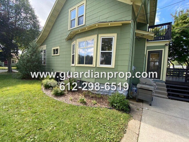 Building Photo - 983 Edmund Ave W