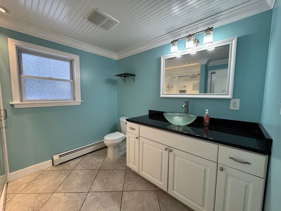 Building Photo - 240 Leda