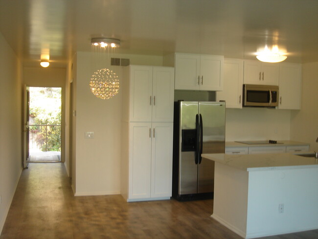 Living room-Kitchen - 1935 Alpha Rd