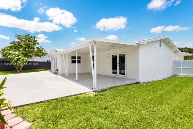 Building Photo - 10770 SW 26th St