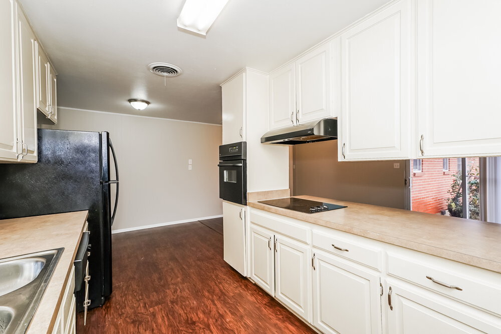 Building Photo - 6420 Valley Ridge Dr