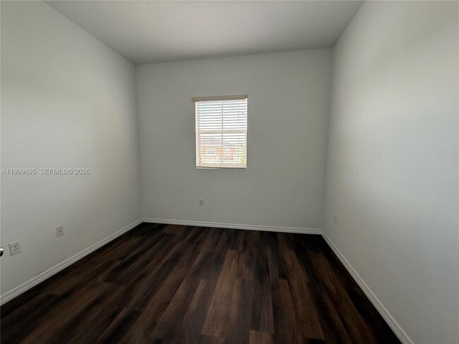 Building Photo - 8800 NW 107 Ct