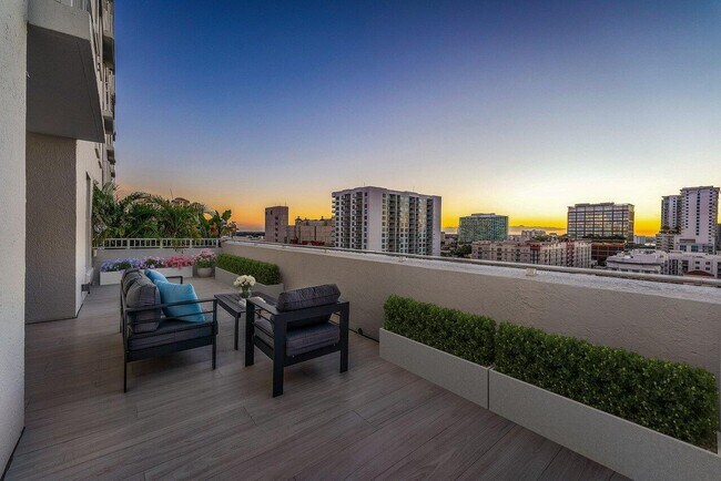 Building Photo - 255 Evernia St