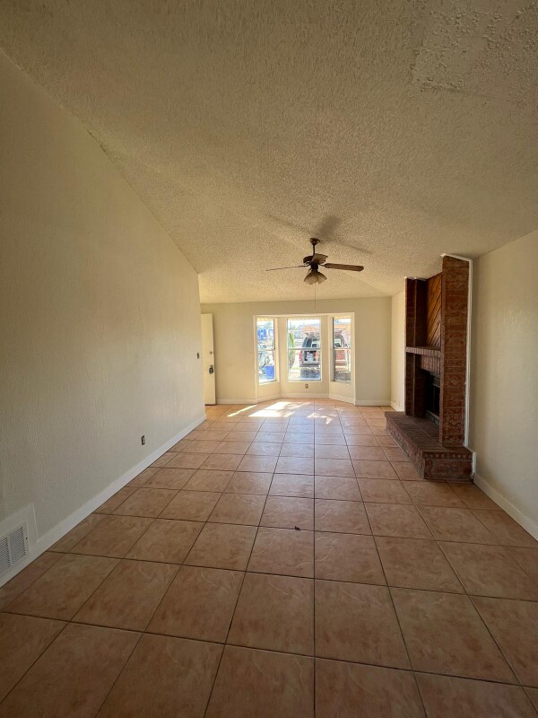 Building Photo - 5937 Sinclair St